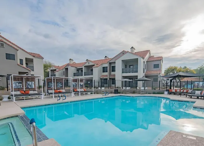 Apartment Rare King Bed Hot Tub Pool Golf Pickleball Parking *