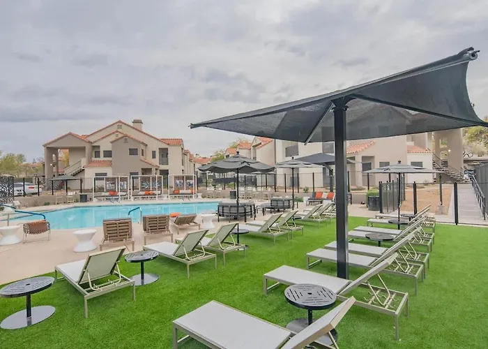 Apartment Rare King Bed Hot Tub Pool Golf Pickleball Parking *