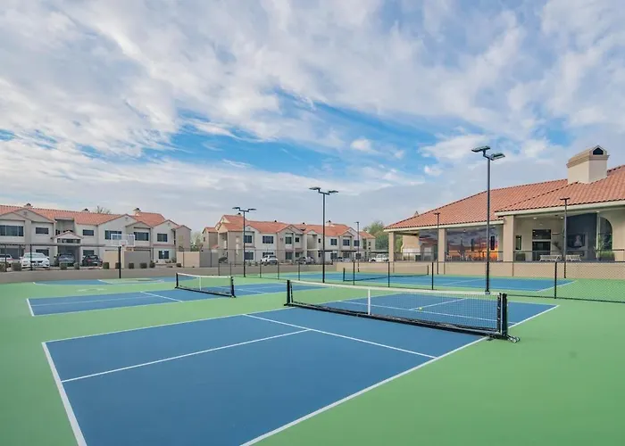 Rare King Bed Hot Tub Pool Golf Pickleball Parking Apartment Scottsdale