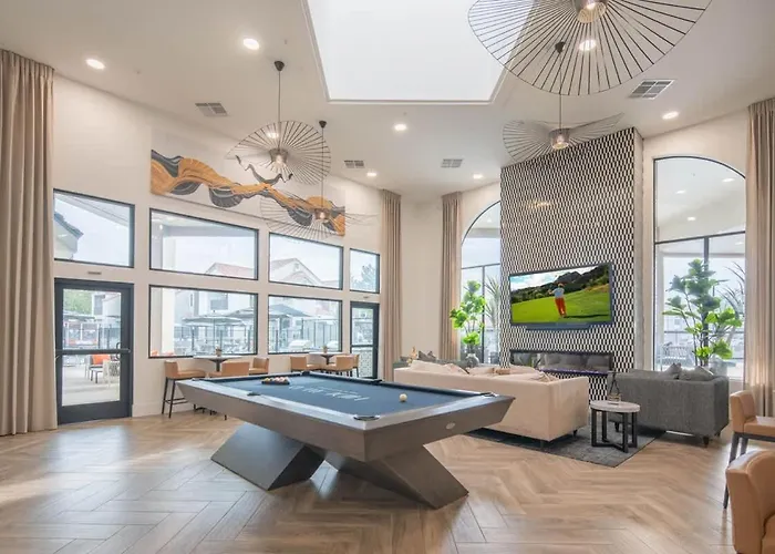 Rare King Bed Hot Tub Pool Golf Pickleball Parking Apartament Scottsdale