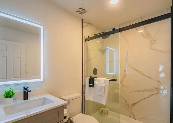 Apartment Rare King Bed Hot Tub Pool Golf Pickleball Parking Scottsdale