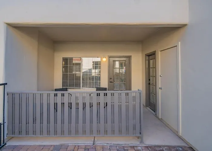 Rare King Bed Hot Tub Pool Golf Pickleball Parking Apartment Scottsdale