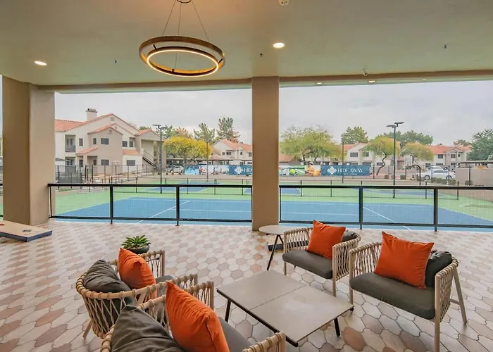 Apartment Rare King Bed Hot Tub Pool Golf Pickleball Parking *