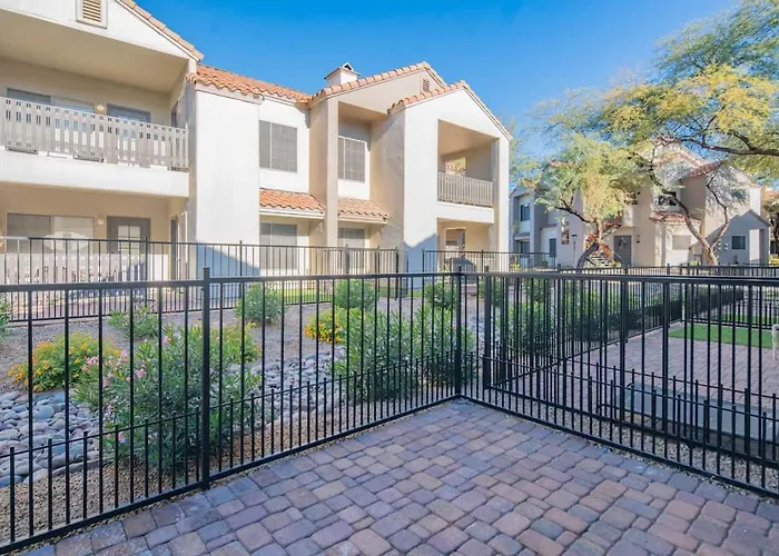 Apartment Rare King Bed Hot Tub Pool Golf Pickleball Parking Scottsdale